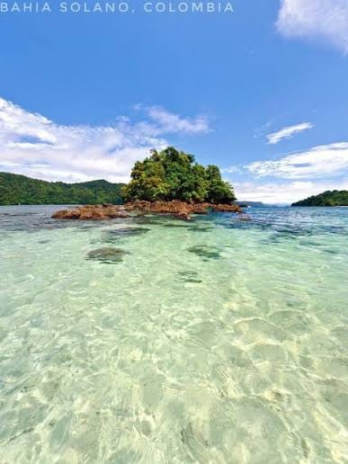 Isla aguas cristalinas